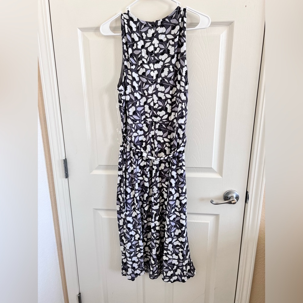 ANNE KLEIN white flower with black & grey